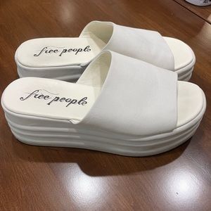 Free People Harbor Flatform Sandals. Size 6.5 Women’s.